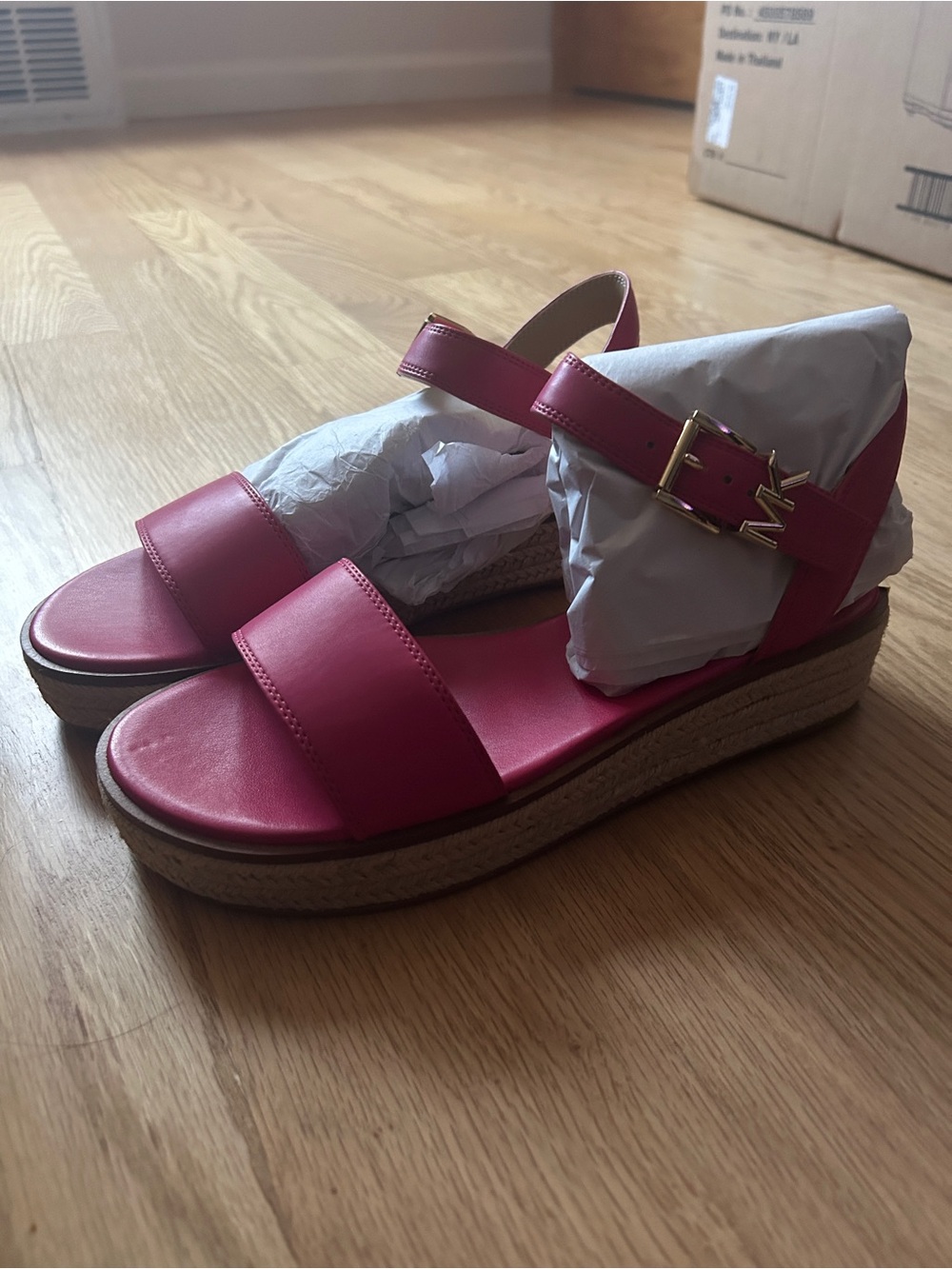 Micheal Kors New in Box Pink Platform Sandals - Picture 3 of 7